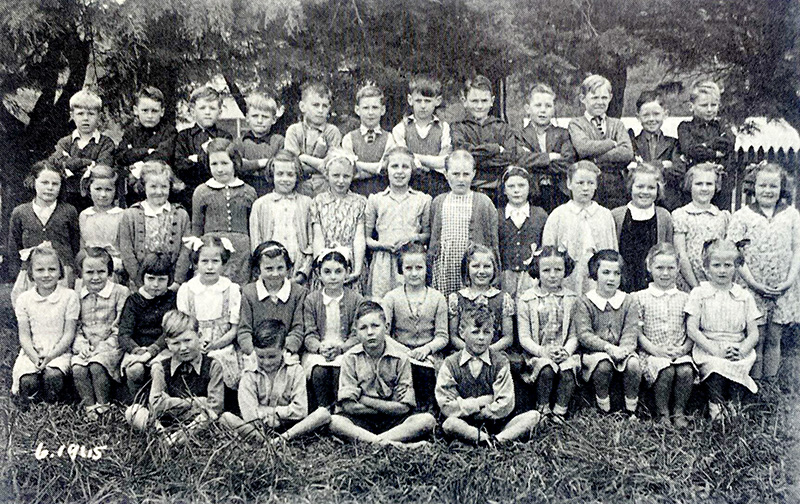 Class Photo in 1945